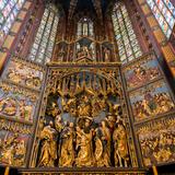 Wnętrze Bazyliki Mariackiej w Krakowie - ołtarz Zaśnięcia Najświętszej Marii Panny autorstwa Wita Stwosza